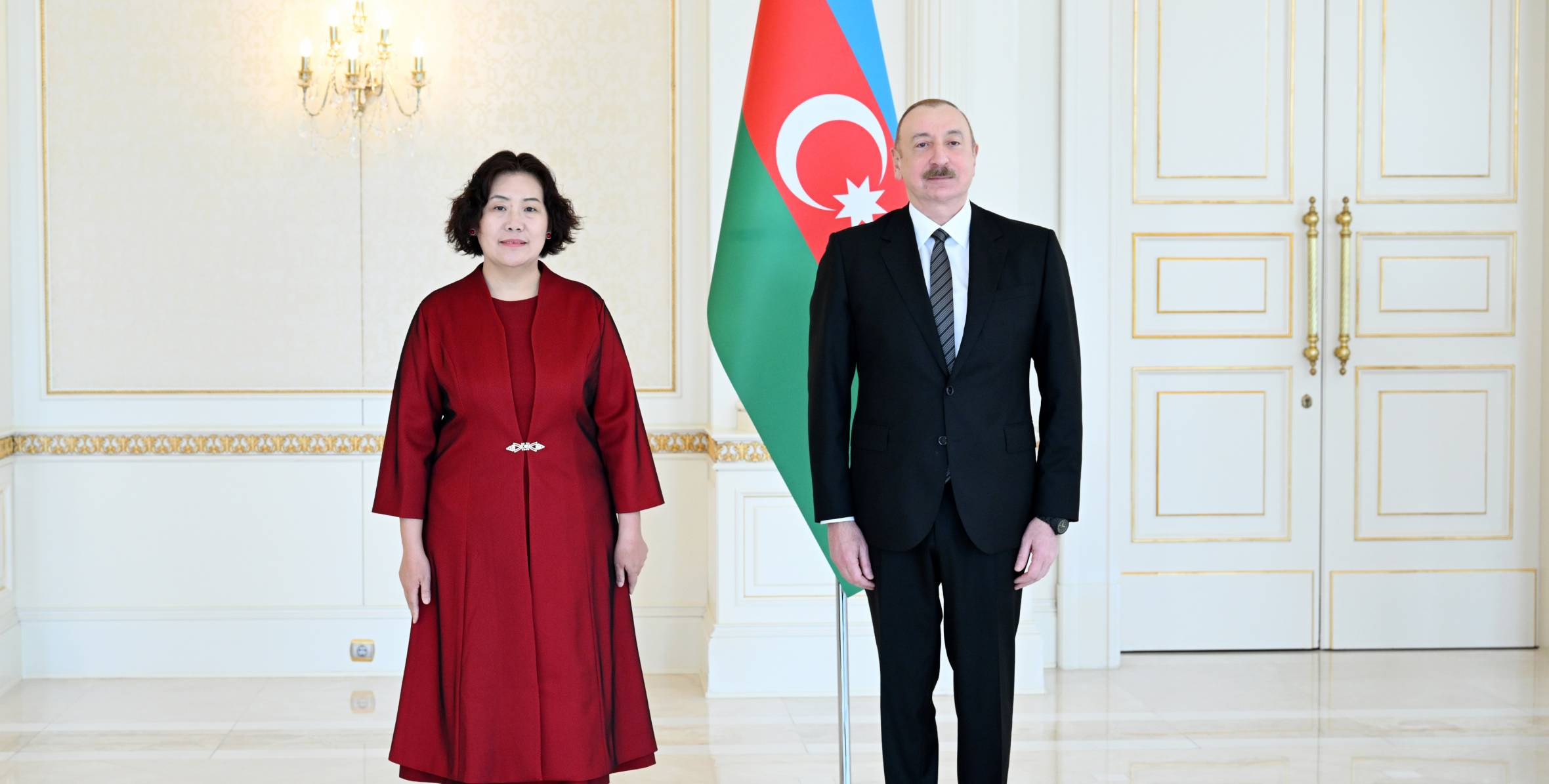 İlham Əliyev Çinin Azərbaycanda yeni təyin olunmuş səfirinin etimadnaməsini qəbul edib
