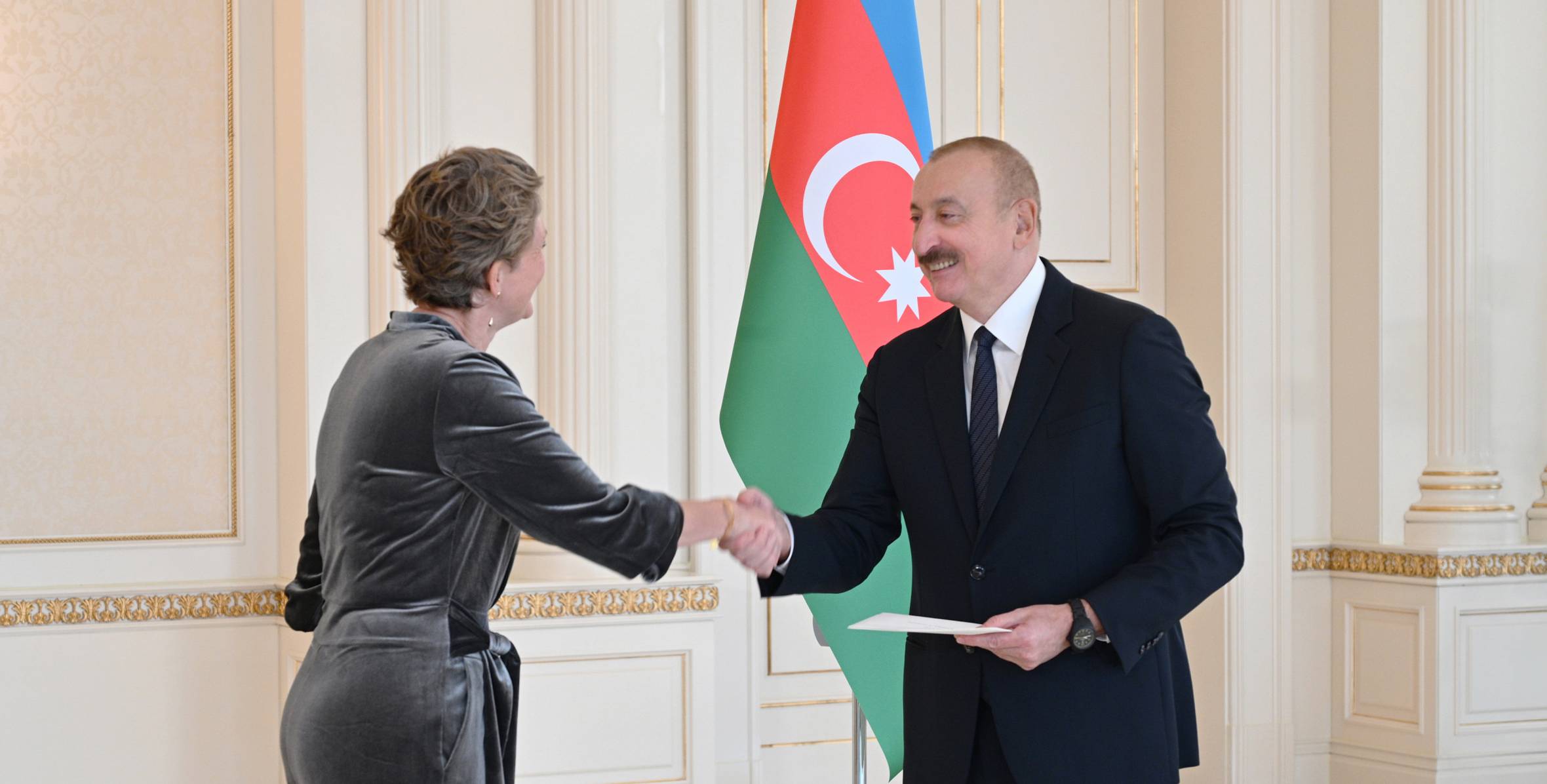 İlham Əliyev Niderlandın Azərbaycanda yeni təyin olunmuş səfirinin etimadnaməsini qəbul edib