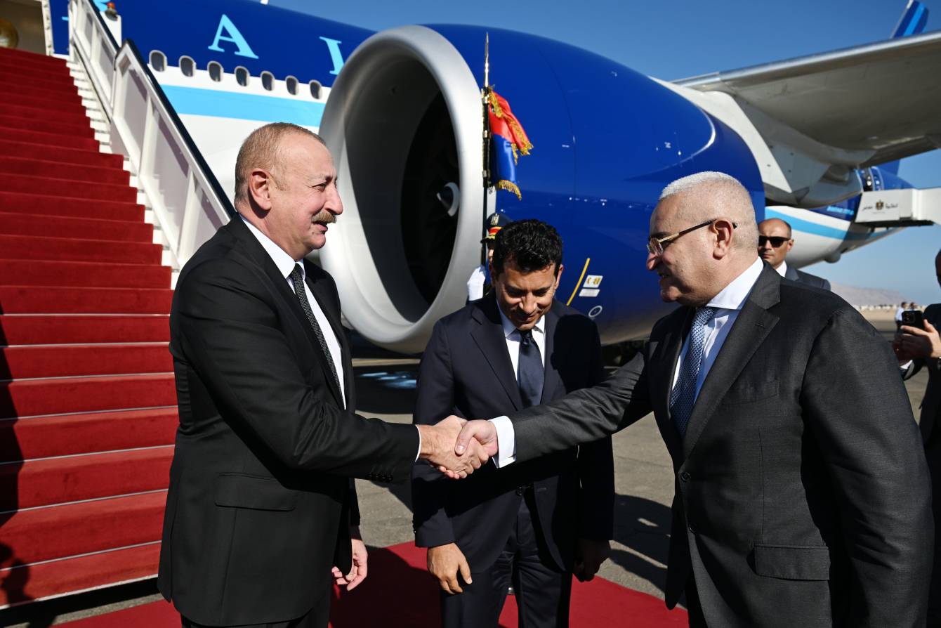 Azərbaycan Respublikasının Prezidenti İlham Əliyev Amerika Birləşmiş Ştatlarının Prezidenti Donald Trampın və Misir Ərəb Respublikasının Prezidenti Əbdülfəttah əs-Sisinin dəvəti ilə Yaxın Şərq Sülh Sammitində iştirak etmək üçün oktyabrın 12-də Misirə işgüzar səfərə gedib.