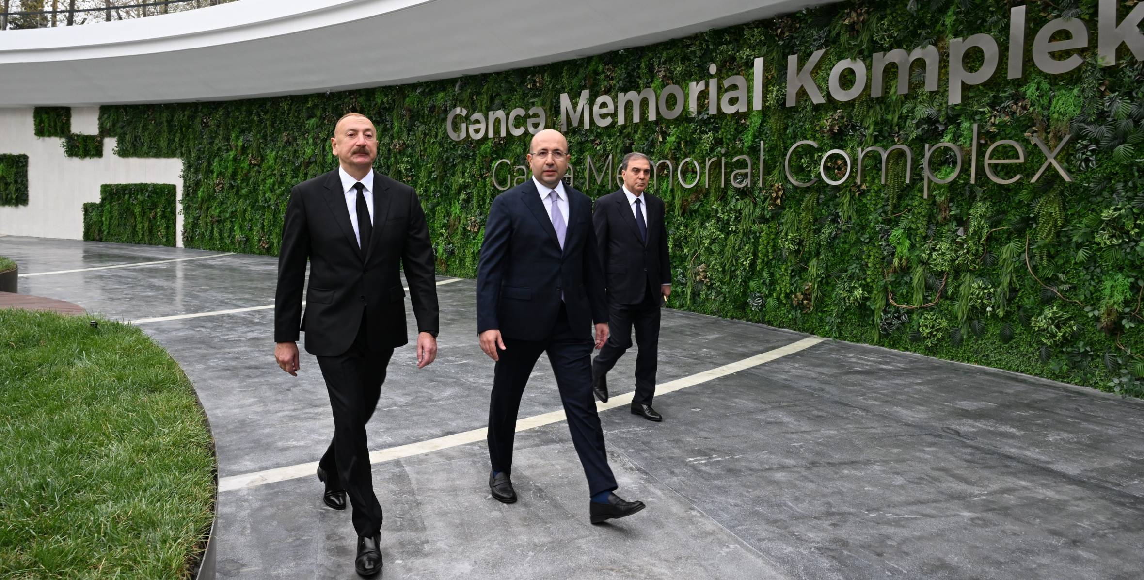 İlham Əliyev Gəncə Memorial Kompleksinin açılışında iştirak edib