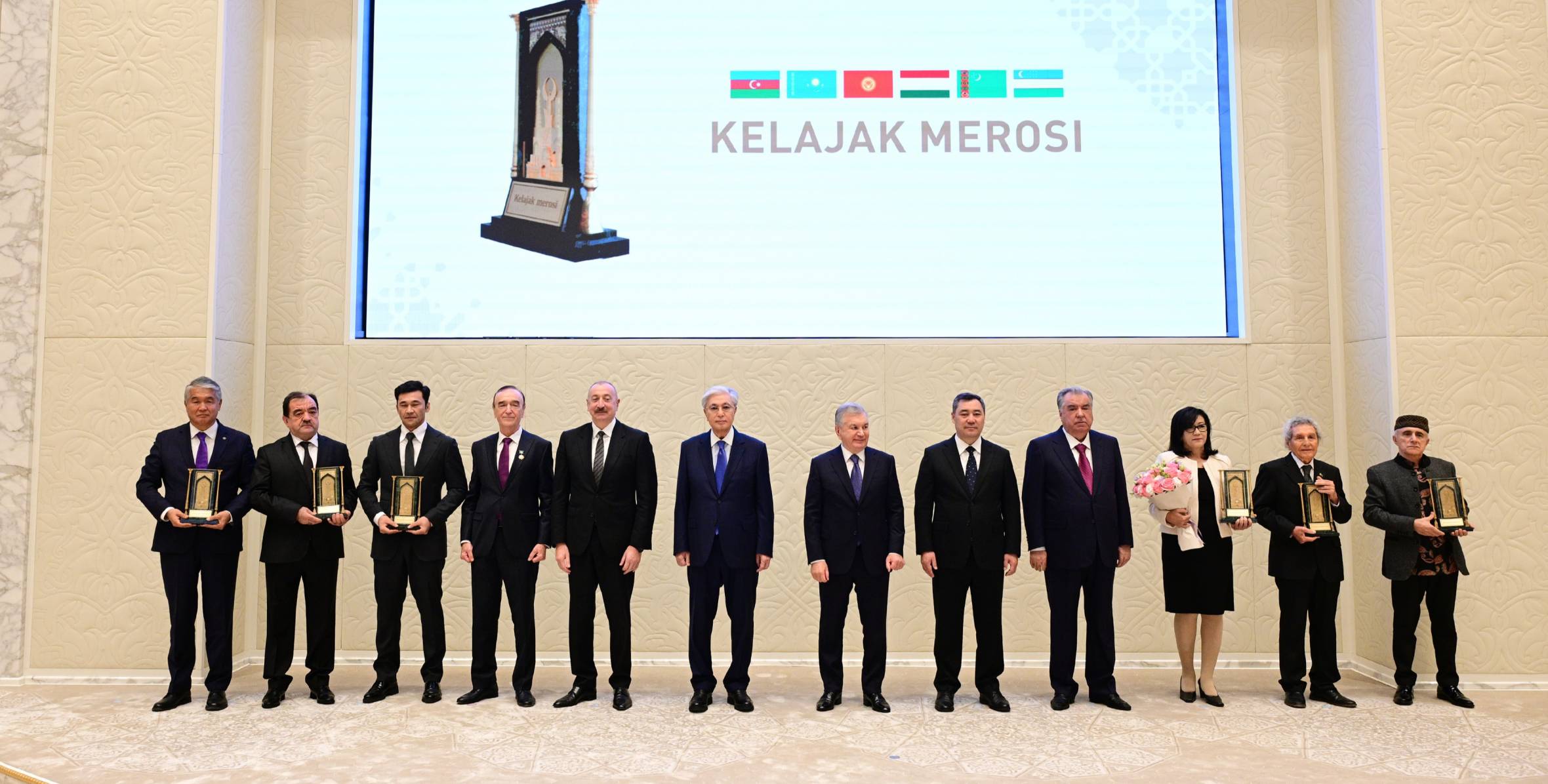 İlham Əliyev Daşkənddə “Gələcəyin İrsi” Beynəlxalq Mükafatının təqdimat mərasimində iştirak edib